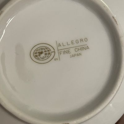 Sale Photo Thumbnail #35: Extra serving pieces as well