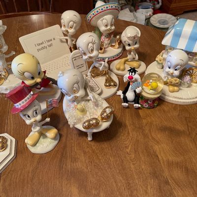 Sale Photo Thumbnail #237: Tweety bird figures