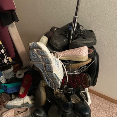 Sale Photo Thumbnail #424: Used shoes carousel