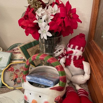 Sale Photo Thumbnail #73: Includes snowmen