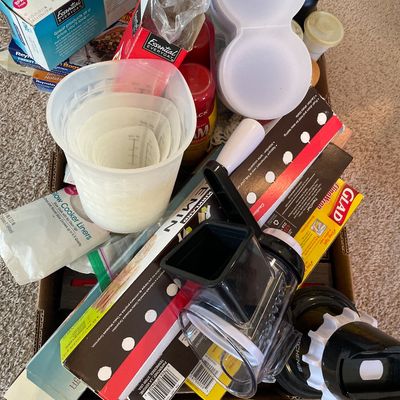 Sale Photo Thumbnail #676: Kitchen items