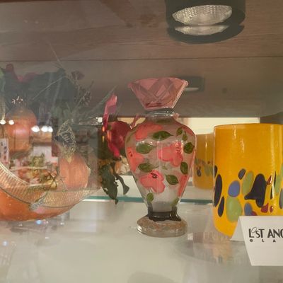 Sale Photo Thumbnail #81: Misc decor