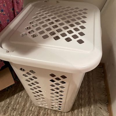 Sale Photo Thumbnail #537: Laundry items