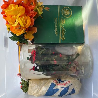 Sale Photo Thumbnail #755: Misc Christmas in tote