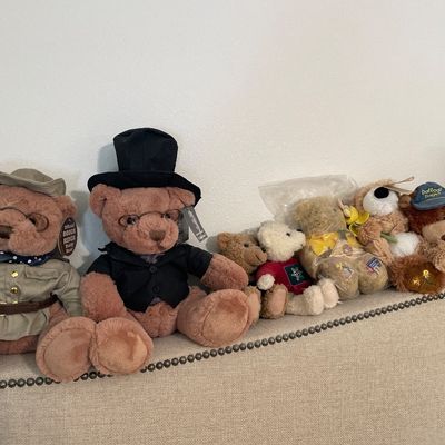 Sale Photo Thumbnail #393: Stuffed bears