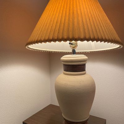 Sale Photo Thumbnail #555: Tiered table with lamp