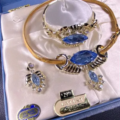 L’Amour Fifth Avenue Blue Rhinestone Set In Original Packaging