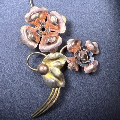 Harry Iskin - Signed Flower Brooch, Multi toned 