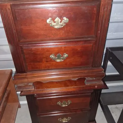 Lot of 2 Traditional dark cherry-finish wooden chest of drawers/nightstand with brass-toned hardware