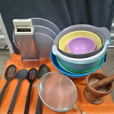 Kitchen Mixing Bowls, Utensils & Food Prep Lot