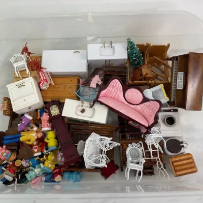 Sale Photo Thumbnail #394: Lot 9091 vintage 1 12 scale dollhouse furniture