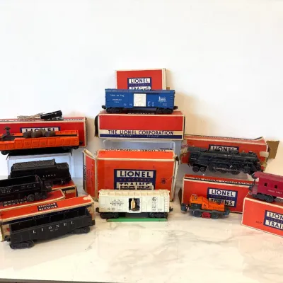 Sale Photo Thumbnail #313: Lot 9008 vintage lionel train cars