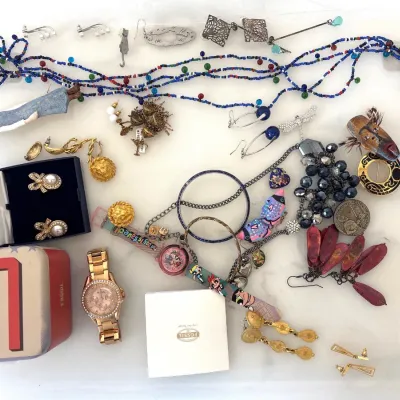 Sale Photo Thumbnail #269: Lot 8960 costume jewelry