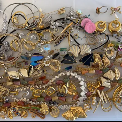 Sale Photo Thumbnail #298: Lot 8992 costume jewelry