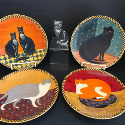 Sale Photo Thumbnail #251: Lot 8942 lenox glass cat warren kimble cat collection ceramic plates