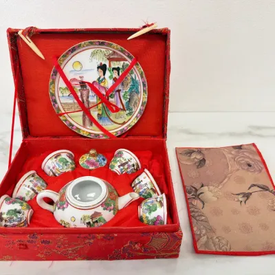 Sale Photo Thumbnail #82: Lot 8759 vintage mini chinese porcelain tea set
