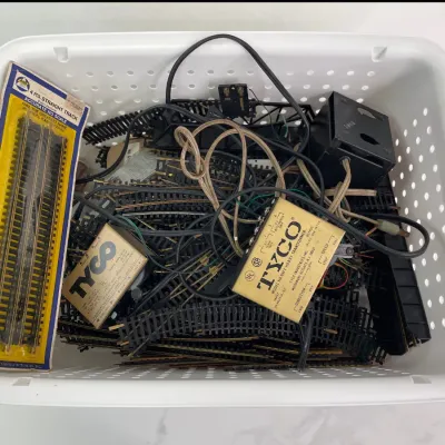 Sale Photo Thumbnail #33: Lot 8710 vintage model train tracks tyco transformer