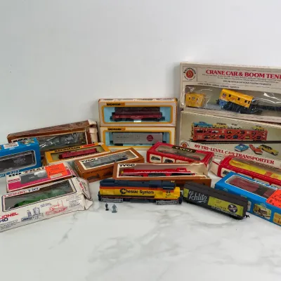 Sale Photo Thumbnail #35: Lot 8712 ho scale model train cars tyco bachmann life like