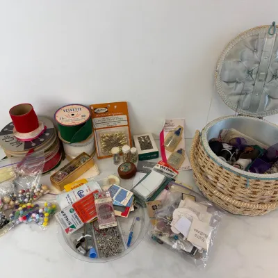 Sale Photo Thumbnail #96: Lot 8776 sewing notions accessories