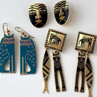 Sale Photo Thumbnail #278: Lot 8969 laurel burch earrings cats faces