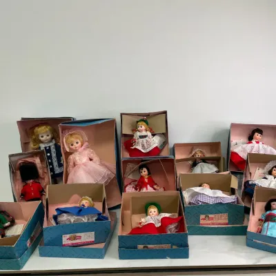 Sale Photo Thumbnail #375: Lot 9071 vintage madame alexander dolls w boxes