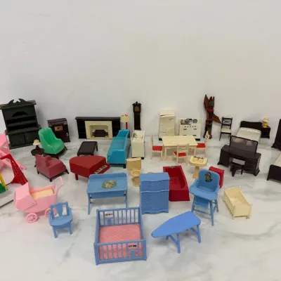 Sale Photo Thumbnail #87: Lot 8764 vintage miniature dollhouse furniture plasco best renwal