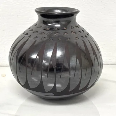 Sale Photo Thumbnail #413: Lot 9112 signed griselda gris camacho black pottery pinch pot