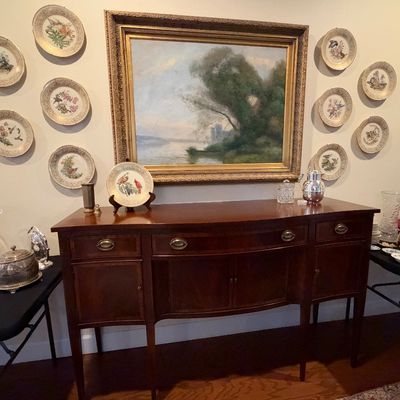Sale Photo Thumbnail #20: Federal-style mahogany sideboard buffet
