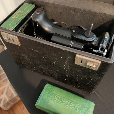 Sale Photo Thumbnail #76: Featherweight Singer Sewing Machine 