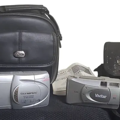 DO118 Olympus and Vivitar Cameras with Cases