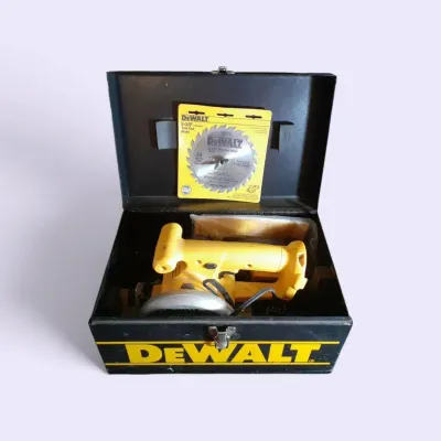 DO211 DeWalt Circular Saw