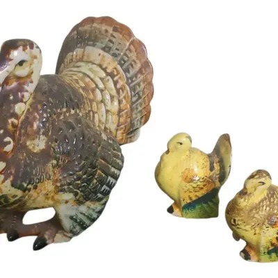DO111 Ceramic Turkey Figurine and Salt/Pepper Shakers - Made In Japan 