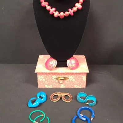 I Want My MTV - Colorful 1980s Costume Jewelry Collection