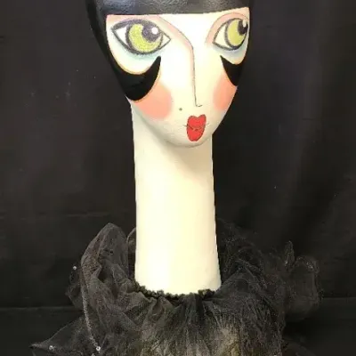 She's Got the Look! Diana Cyzon Style Silvestri Lily/Flapper Display Head 