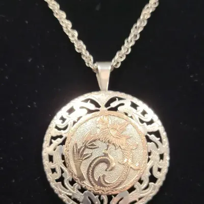 Pretty Pendant On Delicate Chain - Guatemala 8K Gold