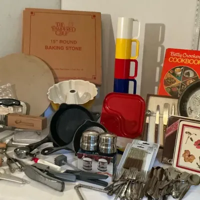 VINTAGE COLLECTION PAMPER CHEF / BAKING ITEMS 