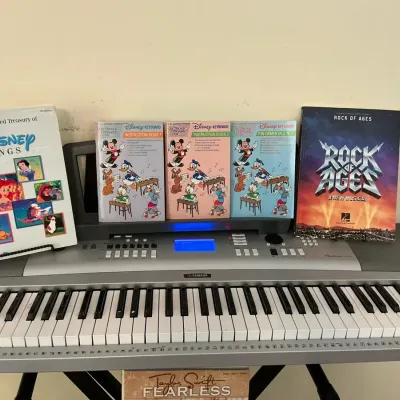 Yahama Electric Piano Portable Grand DGX 230