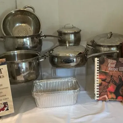 COOKWARE STAINLESS STEEL COLLECTION/ 5 COOK BOOKS 