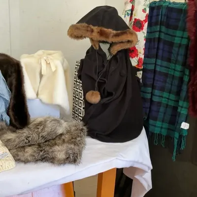 WOMEN’S WRAPS& SCARVES 
