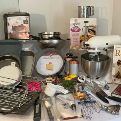 KITCHENAID STAND MIXER / BAKERS MEGA LOT 