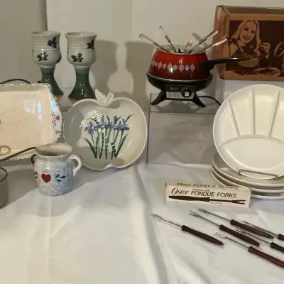 VINTAGE 1970’s OSTER FODUE SET - OSTER / SERVING ITEMS 
