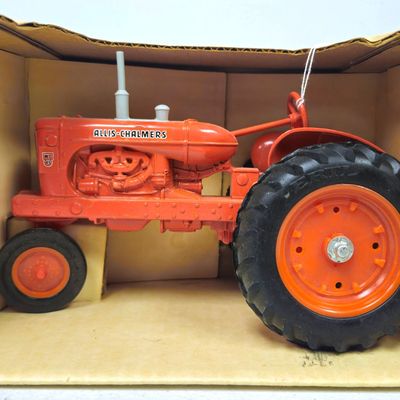 Allis Chalmers WD-45 NF Antique Tractor