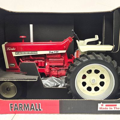 1/8 Scale Farmall 1206 Turbo Diesel Tractor