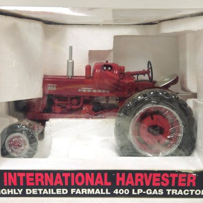 International Harvester 400 WF HD LP Gas Tractor