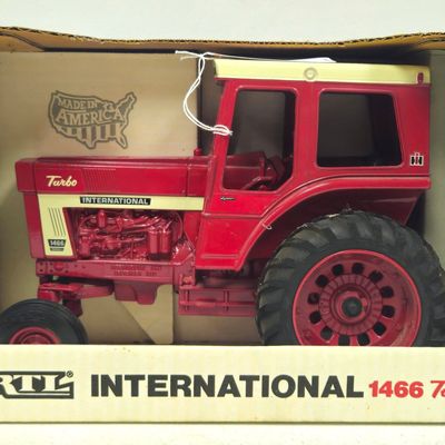 International 1466 WF Turbo White Stripe Tractor