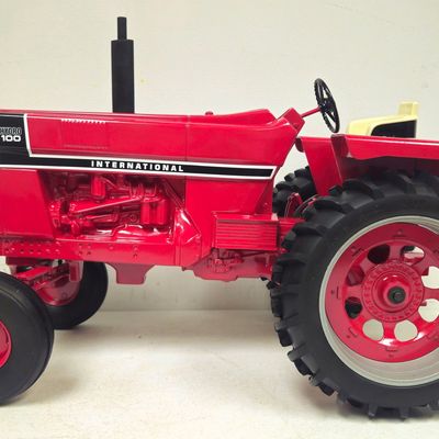 1/8 Scale International WF 100 Hydro Tractor