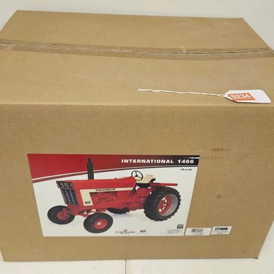 1/8 Scale International WF 1466 White Stripe Tractor