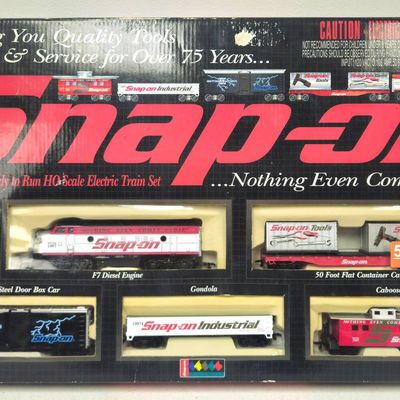 SnapOn HO Scale Electric Train Set