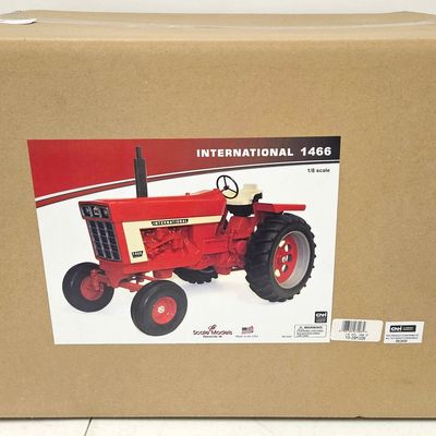 1/8 Scale Case International 1466 WF Tractor