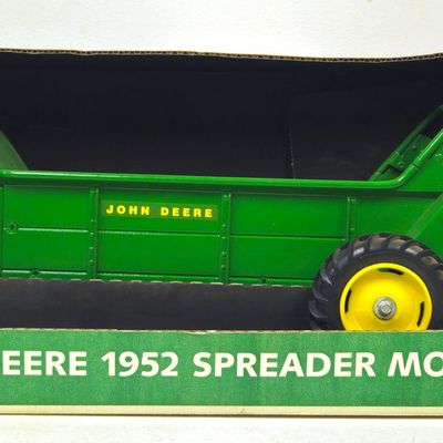 1/8 Scale John Deere 1952 Model L Spreader